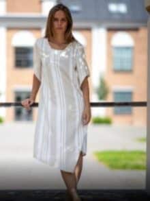 E Aventgarde Kjole - White 1 ny