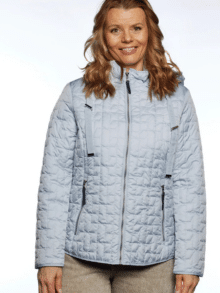 Windfield Ilselill Jakke 2503 – Lys blå jakke med enkel pasform og elegante detaljer perfekt til overgangsvejr 1