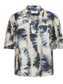 Love & Divine bluse Love1296 i Multi – farverig bluse med moderne pasform og iøjnefaldende print. Perfekt til både hverdag og fest.