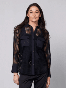 NÜ Bluse Yara8310-40 Black – Elegant og stilfuld sort bluse til kvinder. 1