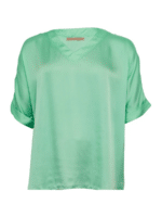 Costa Mani Mille SS Soli Bluse 2504115 i Aqua – let sommerbluse med korte ærmer og rund hals i blød og feminin kvalitet.