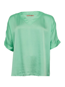 Costa Mani Mille SS Soli Bluse 2504115 i Aqua – let sommerbluse med korte ærmer og rund hals i blød og feminin kvalitet.