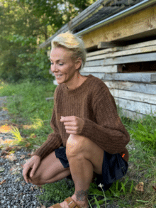 Lene Beier Strik LB6010 “Kaffetid” i Brown 1