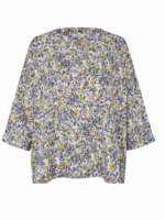 Masai bluse Mabecca - Farve Placid Blue forfra – elegant damebluse